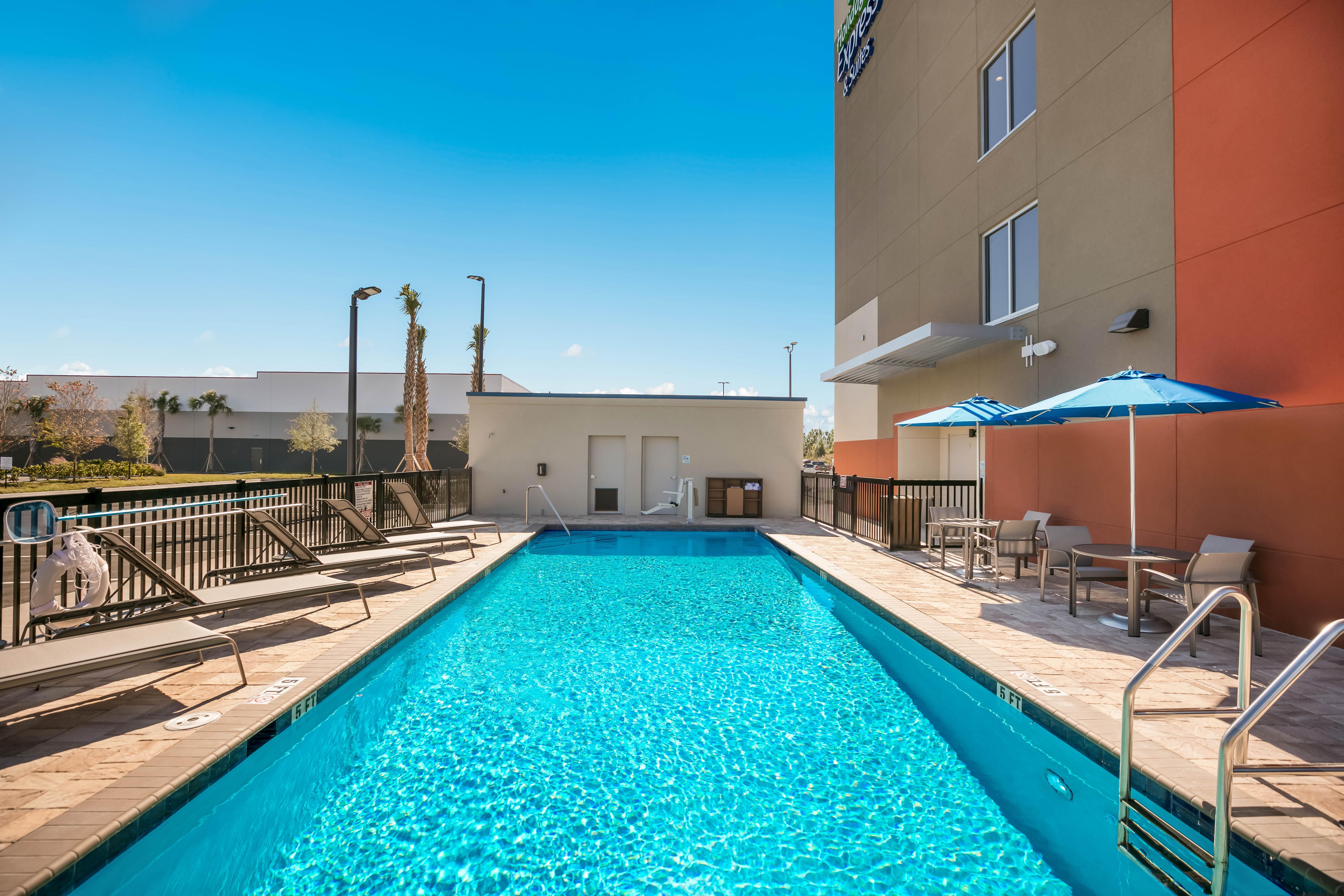Holiday Inn Express & Suites Jacksonville - Town Center By Ihg Kültér fotó