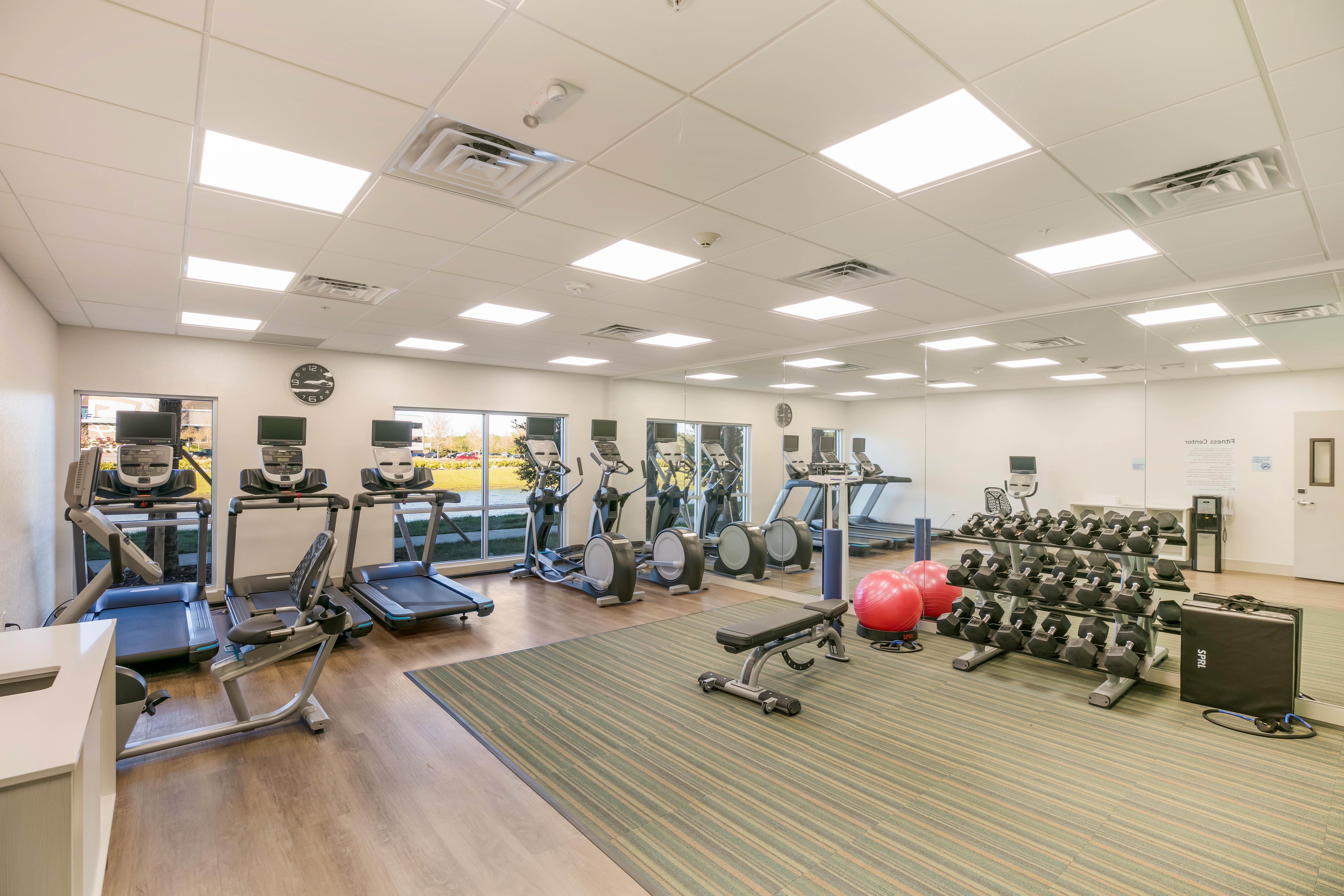 Holiday Inn Express & Suites Jacksonville - Town Center By Ihg Kültér fotó
